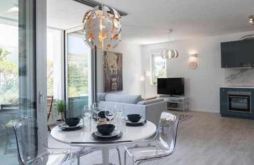 Babin Kuk Apartment | Paulina 2BR apartment with balcony and sea viiew