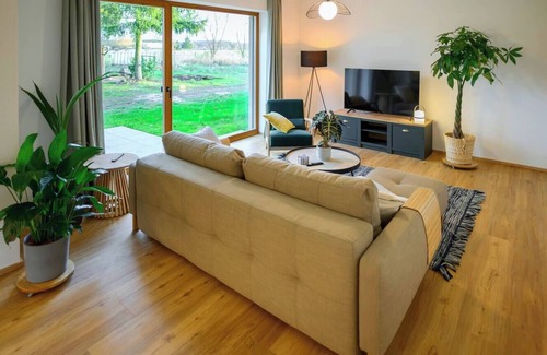 Neu Lubbenau Apartment | Pausenhof Spreewald - pond view with terrace