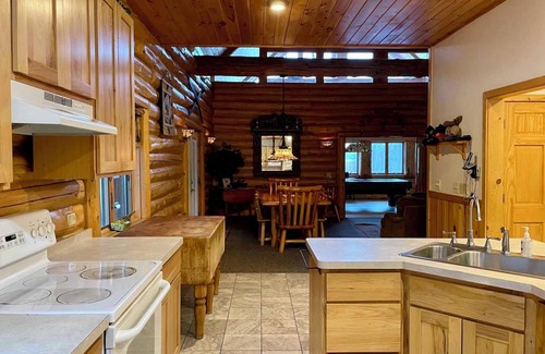 Drummond House | Paw Point Lodge on Drummond Island