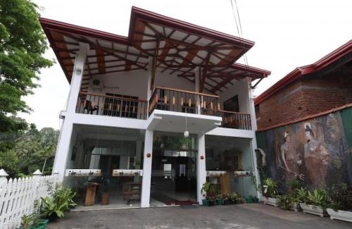 Harispattuwa Hotel | Pawra wood inn