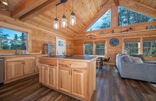 Lake Lure Cabin | Paws Awhile | Pet-Friendly Log Cabin in Lake Lure