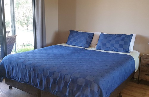 Paxton Cottage | Paxton paradise-tranquility, breathtaking mountain views and abundant wildlife