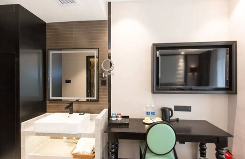 Haizhu Hotel | Pazhou XANA Deluxe International Hotel Pazhou Convention and Exhibition Center Changgang Subway Metro Branch - Free Shuttle Bus to Canton Fair Complex During Canton Fair Period