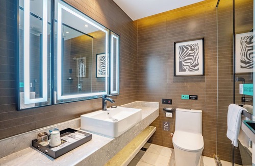 Haizhu Hotel | Pazhou XANA Deluxe International Hotel Pazhou Convention and Exhibition Center Changgang Subway Metro Branch - Free Shuttle Bus to Canton Fair Complex During Canton Fair Period