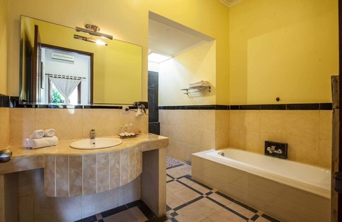 Sunset Road Boat Rental | PB - 5BR - V1+V2 · ❤️5-BR Private Pool Villa Walk to Seminyak Beach