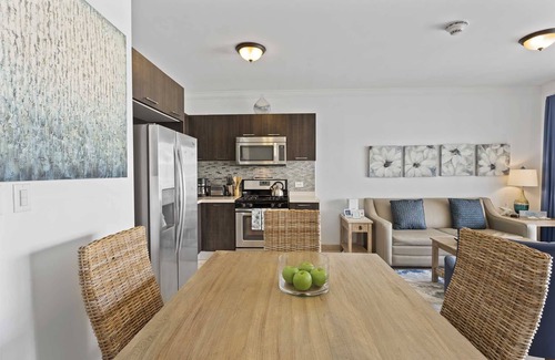 Washington Condo | PC412 - Pool View - 1BR Perfect for a couple or Family - Close to Palm Beach - 1BR