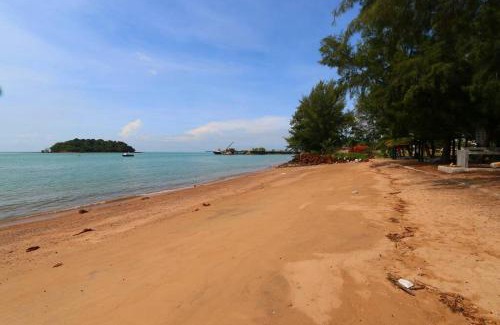 Kampung Bahasa Kapor Apartment | PD D'Wharf Premium Suite - Full Seaview (Up to 6 Pax)
