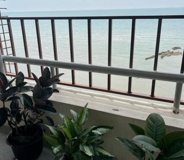 Taman Haji Zainal Apartment | PD SEAVIEW VIP Staycation w WiFi