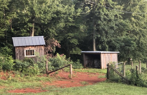 Monroe House | Peace and calm in the foothills of The Blue Ridge Mountains.