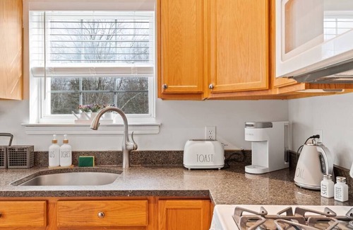 Chester House | Peace and Privacy at 5 BDRM Villa Set on Wooded Lot