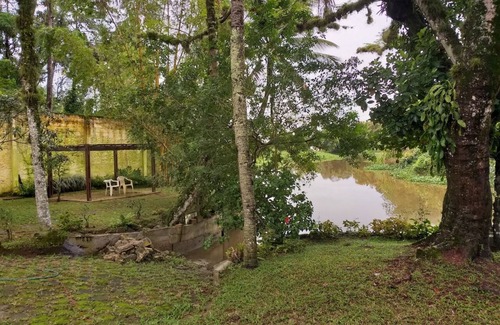Barranco Alto House | Peace and quiet on the riverfront and close to everything in Caraguá