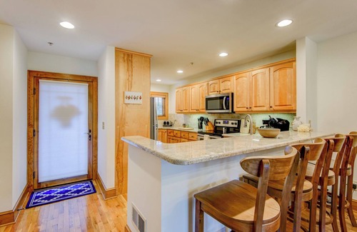 Foscoe Condo | Peace at Echota - Direct Grandfather Mtn Views!