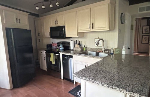 Big Canoe Cabin | "PEACE IN A POD" CHARMING 2-Bdrm cabin right in the middle of Big Canoe!
