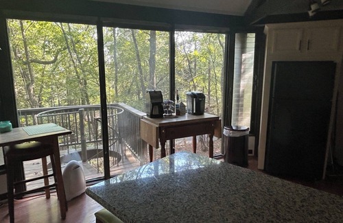 Big Canoe Cabin | "PEACE IN A POD" CHARMING 2-Bdrm cabin right in the middle of Big Canoe!