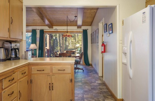 North Wawona House | Peace of Mine - Cabin inside Yosemite! - Dog Friendly!