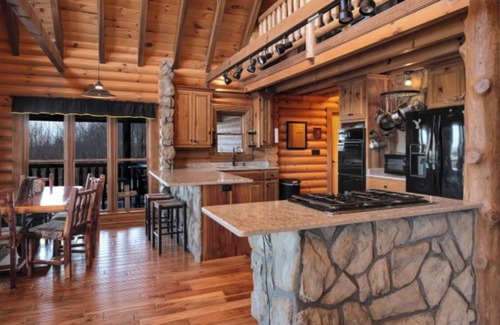 Tuscumbia House | Peace on Earth-4,000’ Log Cabin,210 acres,Jacuzzi & Game Room