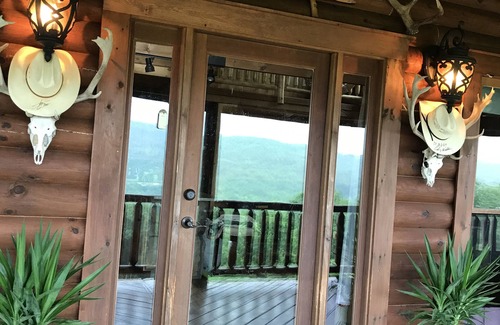Tuscumbia House | Peace on Earth-4,000’ Log Cabin,210 acres,Jacuzzi & Game Room
