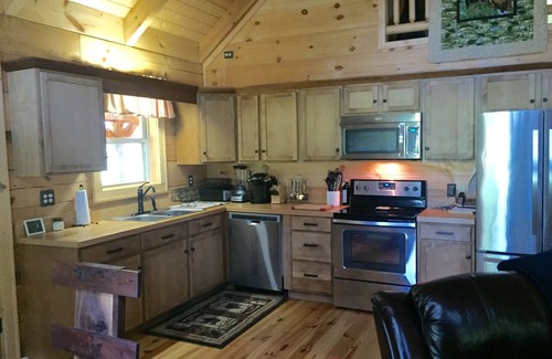 Roan Mountain Cabin | PEACE & TRANQUILITY, Mtn.Cabin By A Stream Near A.T. And Roan Mtn State Park