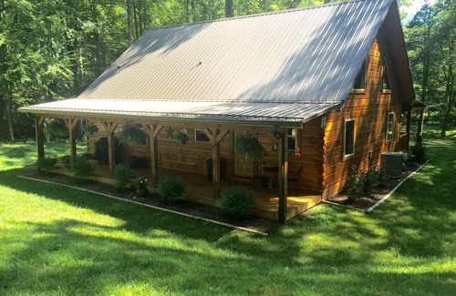 Roan Mountain Cabin | PEACE & TRANQUILITY, Mtn.Cabin By A Stream Near A.T. And Roan Mtn State Park