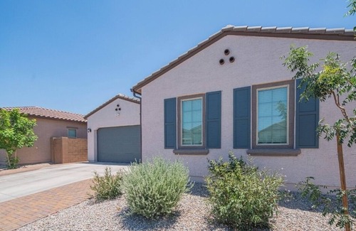 South Mountain House | Peaceful 1BR,Cal King Bed, Fast WiFi, Near ASU & Downtown Bikes + Workspace