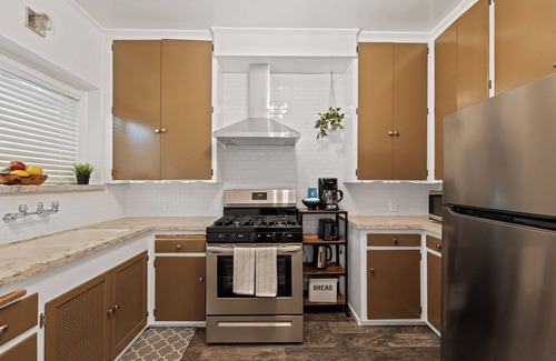 Glenwood Apartment | Peaceful 1st Floor Apt. with Soaking Bathtubnn