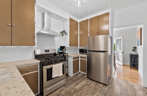 Glenwood Apartment | Peaceful 1st Floor Apt. with Soaking Bathtubnn