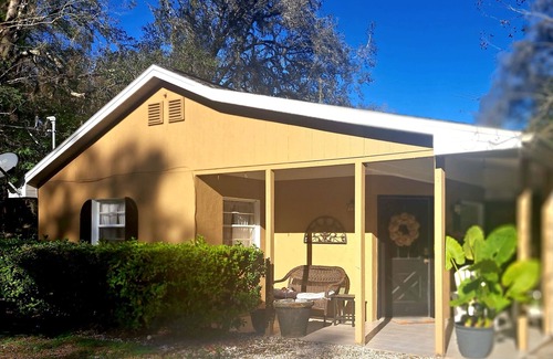 Brooksville House | Peaceful 2.5 acres setting in horse country - sit back and relax