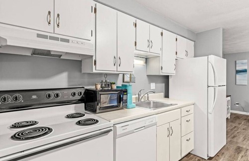 Sunnyland Apartment | Peaceful 2BD 10 mins from DT Peoria