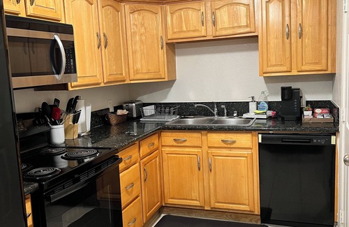 Fresno Condo | Peaceful 2bed/1bath condo with parking