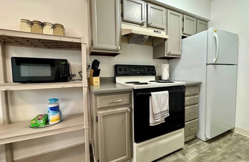 Campbell Park Apartment | Peaceful 2BR, 2BA Central Retreat