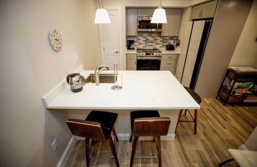 Northwest Apartment | Peaceful 2BR/2BA Retreat Near Downtown DC. Sleeps 5. Walk to bus stop or Metro.