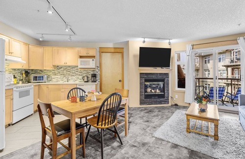 Cougar Creek Apartment | Peaceful 2BR for 8 w/Balcony, BBQ & Gym!