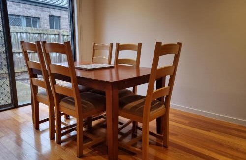 Kurunjang House | Peaceful 3 bedroom house in Melton Vic