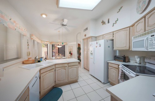 Westbrook Village House | Peaceful 3-bedroom House in Peoria, Golf Course View, Pool and Hot Tub Access