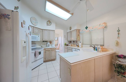 Westbrook Village House | Peaceful 3-bedroom House in Peoria, Golf Course View, Pool and Hot Tub Access