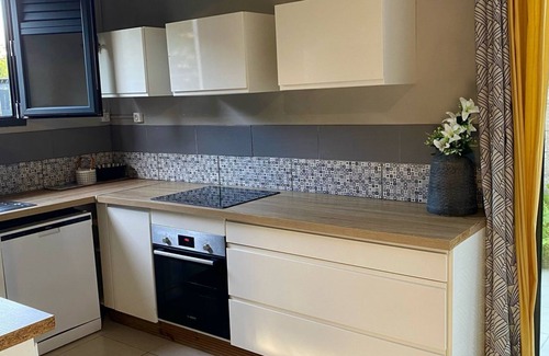Saint-Joseph House | Peaceful 3-bedroom detached house with Netflix air-conditioning and dishwasher