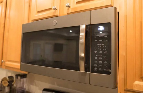 Kreole Apartment | Peaceful 3BR 2BA Home/4 TVs/Full Kitchen/W&D