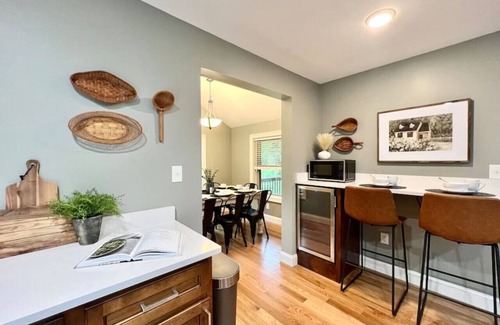 South Rutland House | Peaceful 5BR/2BA House - Sleeps 13!