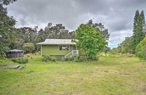 Naalehu House | Peaceful Abode w/Deck, 13 Mi to Black Sand Beach!