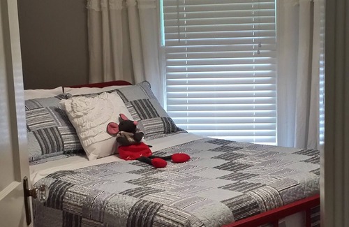 Hixson Cottage | Peaceful and Convenient, go from country road to downtown in just minutes!