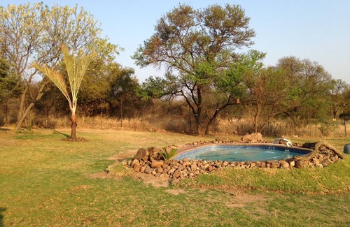 Roodeplaat Ski Chalet | Peaceful and needy holiday flat DStv & WiFi