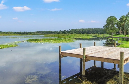 Summerfield House | Peaceful and Private Lake Weir Home