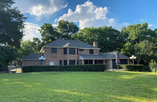 Garland House | Peaceful and Relaxing 6BR Home on Golf Course with Pool, Hot Tub and Sauna.