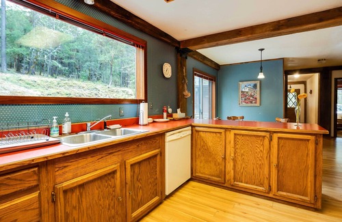 Murphy House | Peaceful Applegate River Valley Sanctuary!