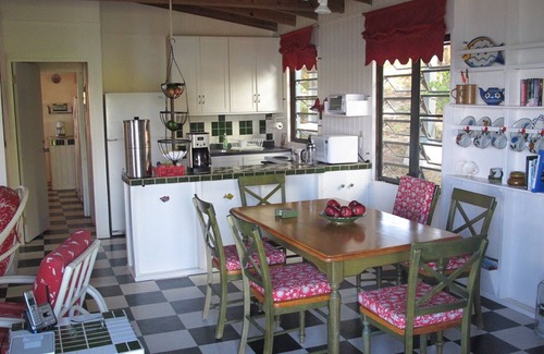 Fulladoza Bay Villa | Peaceful Bayfront Stay Breezy Sunrise Views - Eastside