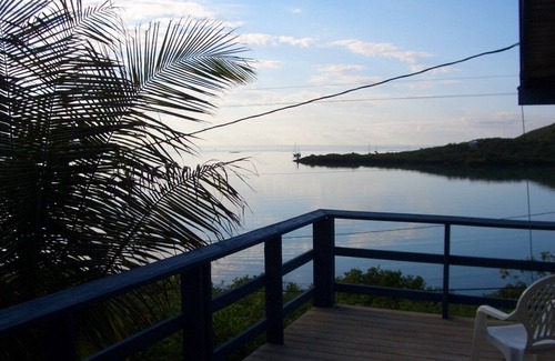 Fulladoza Bay Villa | Peaceful Bayfront Stay Breezy Sunrise Views - Eastside