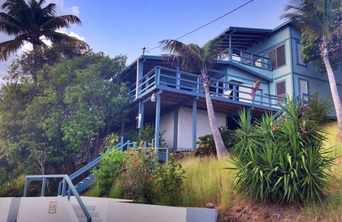 Fulladoza Bay Villa | Peaceful Bayfront Stay Breezy Sunrise Views - Eastside