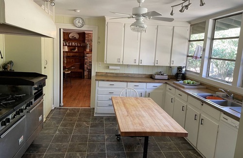 Marshallville Cabin | Peaceful Cabin, Convenient to ~GA~ National Fairgrounds