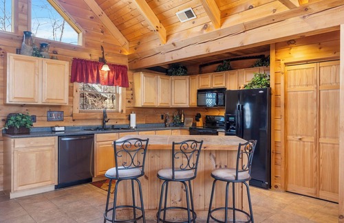 Ridgedale Cabin | Peaceful Cabin Escape Close to Nature & Branson Fun! Free Tickets!