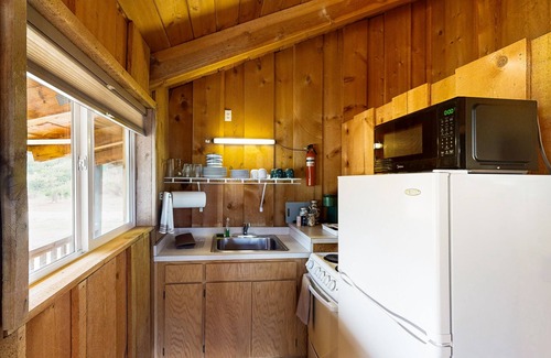Sula Cabin | Peaceful cabin on acreage with a wood stove - near Bitterroot River